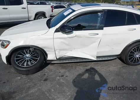 2021 Mercedes-Benz Glc 300 4Matic Coupe z USA, uszkodzony, nr VIN W1N0J8EB8MF877529